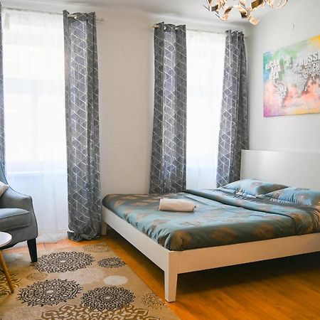 Backpacker Apartment Bahnhof Виена Екстериор снимка